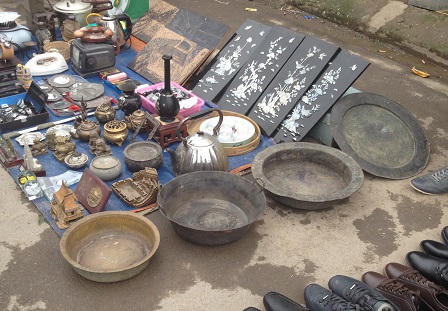 Phiên chợ đồ cổ độc đáo giữa lòng Thủ đô